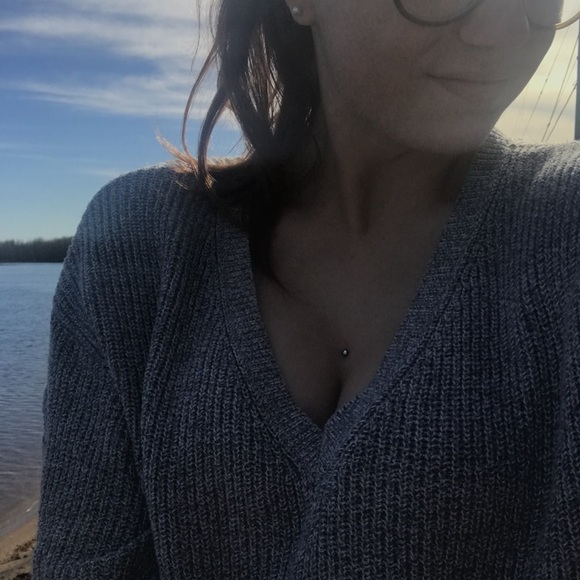 Grey Sweater- American Eagle - Picture 7 of 7